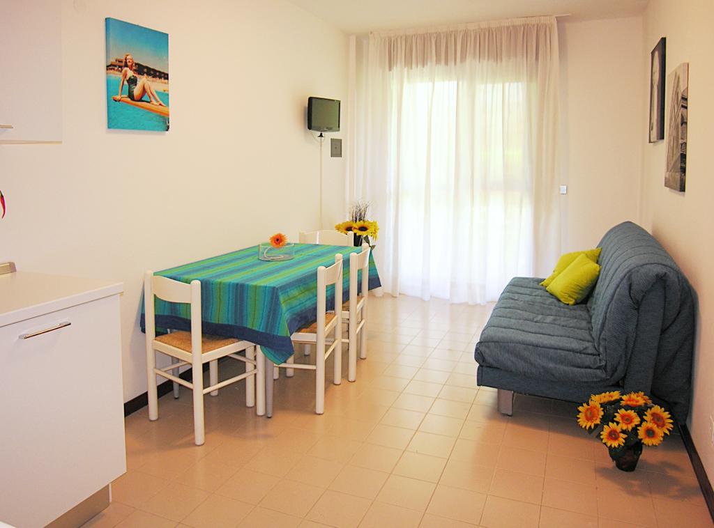 Apartment Gemini Con Piscina 比比翁 客房 照片